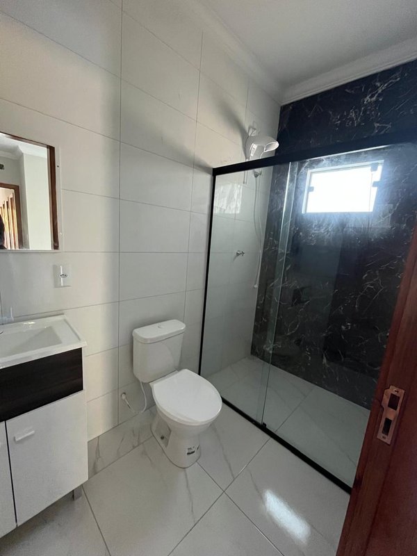 CASA COM 1 SUÍTE MAIS 1 DORMITÓRIO - Brusque - 