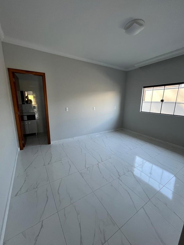 CASA COM 1 SUÍTE MAIS 1 DORMITÓRIO - Brusque - 