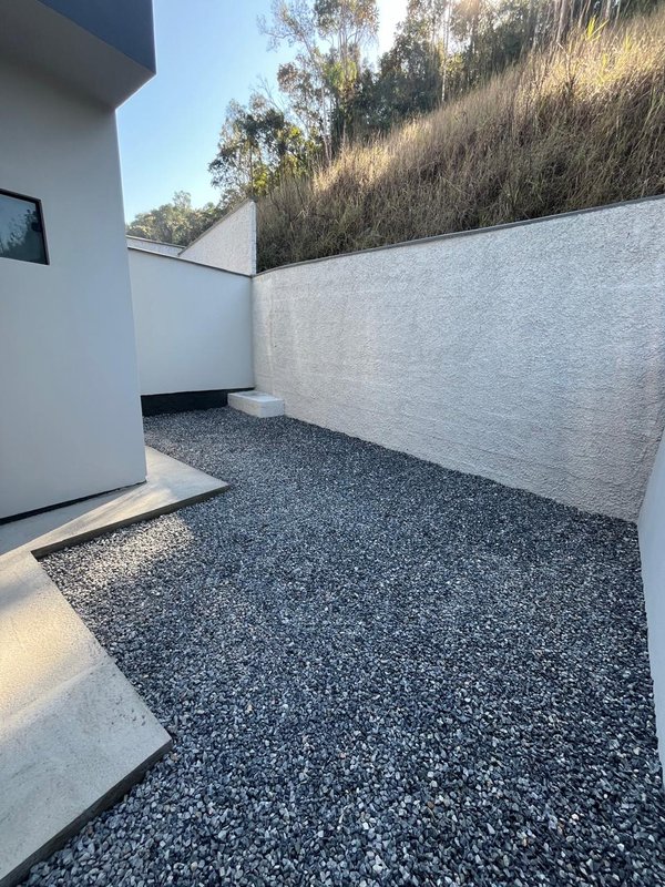 CASA COM 1 SUÍTE MAIS 1 DORMITÓRIO - Brusque - 