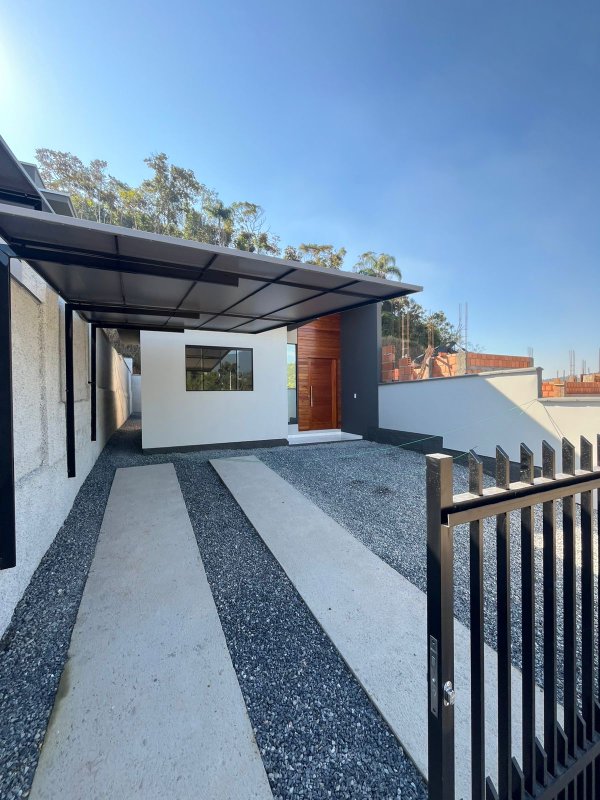 CASA COM 1 SUÍTE MAIS 1 DORMITÓRIO - Brusque - 