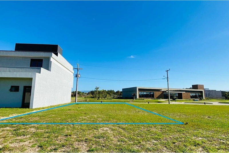 Terreno com 300 m², PRONTO para construir, Condomínio Fechado, 1 quadra do mar, em Capão Rua Ipanema Capão da Canoa - 
