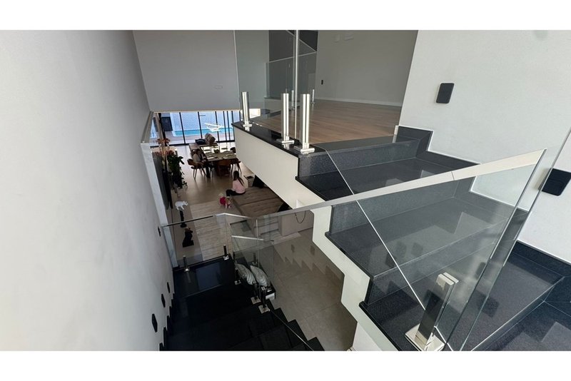 Casa à Venda Condomínio Pampulha, 268 m² - 03 suites - Sorocaba - SP - R$ 1.690.000 Rua Plínio de Almeida Sorocaba - 