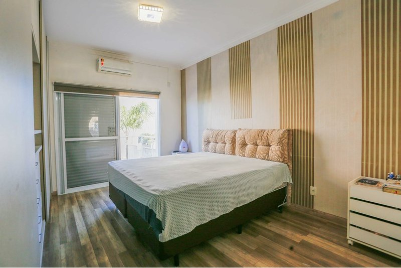 Casa à venda - 236m - R$ 1.200.000 - 3 Suites - Condomínio Portal da Primavera Sorocaba/SP Rua Vidal de Araújo Sorocaba - 