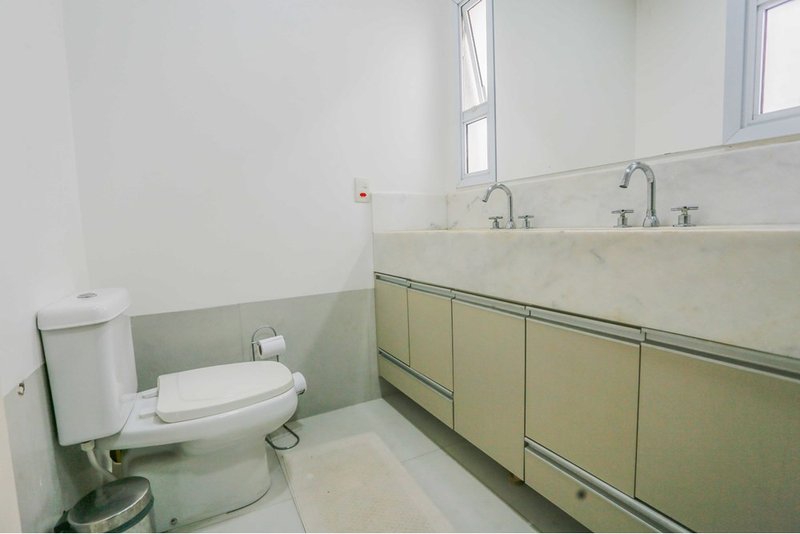Casa à venda - 236m - R$ 1.200.000 - 3 Suites - Condomínio Portal da Primavera Sorocaba/SP Rua Vidal de Araújo Sorocaba - 
