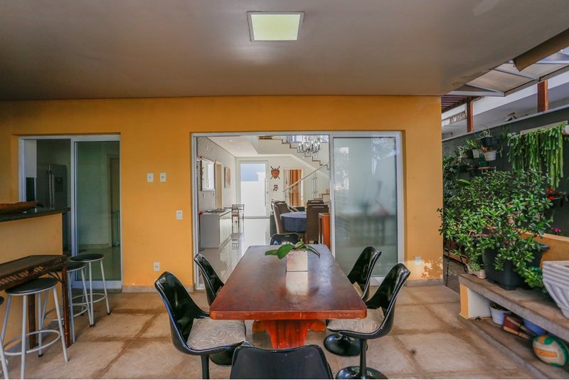 Casa à venda - 236m - R$ 1.200.000 - 3 Suites - Condomínio Portal da Primavera Sorocaba/SP Rua Vidal de Araújo Sorocaba - 