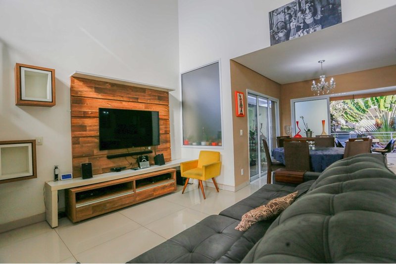 Casa à venda - 236m - R$ 1.200.000 - 3 Suites - Condomínio Portal da Primavera Sorocaba/SP Rua Vidal de Araújo Sorocaba - 