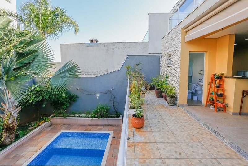 Casa à venda - 236m - R$ 1.200.000 - 3 Suites - Condomínio Portal da Primavera Sorocaba/SP Rua Vidal de Araújo Sorocaba - 