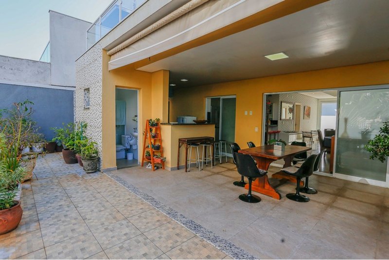 Casa à venda - 236m - R$ 1.200.000 - 3 Suites - Condomínio Portal da Primavera Sorocaba/SP Rua Vidal de Araújo Sorocaba - 
