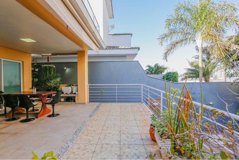 Casa à venda - 236m - R$ 1.200.000 - 3 Suites - Condomínio Portal da Primavera Sorocaba/SP Rua Vidal de Araújo Sorocaba - 