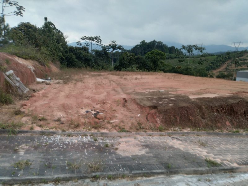 TERRENO NO CENTRO DA GUABIRUBA - Guabiruba - 