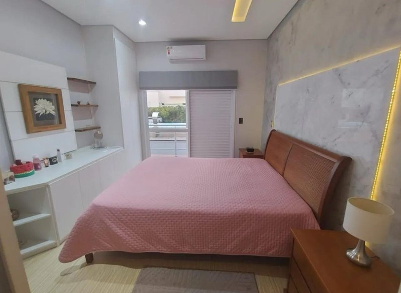 Casa à venda no Parque Rural Fazenda Santa Cândida – Campinas Rua Mirta Coluccini Porto Campinas - 