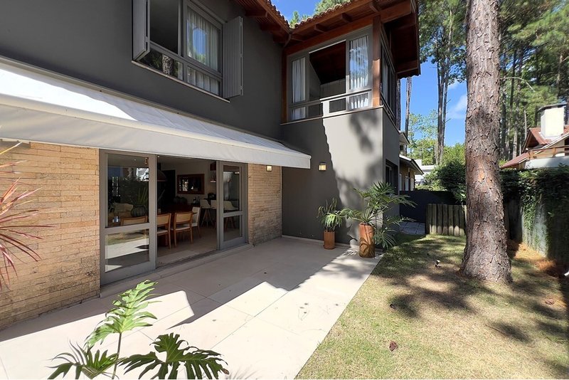 Casa com 4 quartos, TODOS suítes, em Condomínio exclusivo, na Praia de Atlantida, Xangrila Av Central Xangri-lá - 