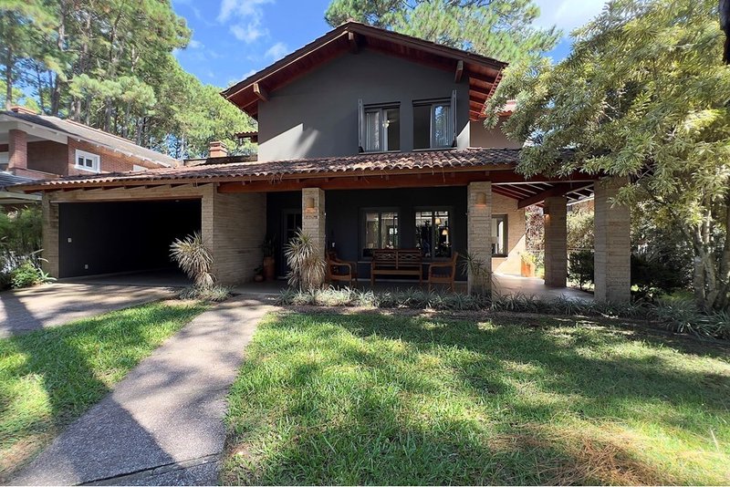 Casa com 4 quartos, TODOS suítes, em Condomínio exclusivo, na Praia de Atlantida, Xangrila Av Central Xangri-lá - 