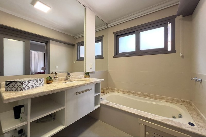 Casa com 4 quartos, TODOS suítes, em Condomínio exclusivo, na Praia de Atlantida, Xangrila Av Central Xangri-lá - 
