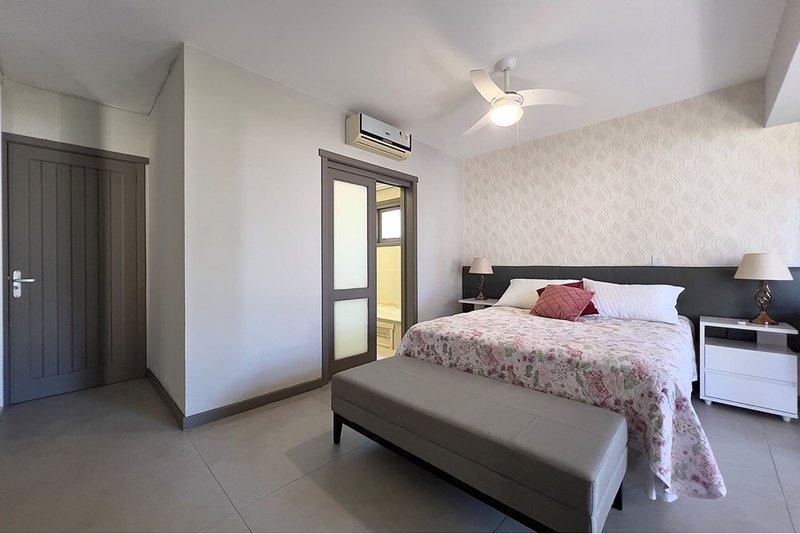 Casa com 4 quartos, TODOS suítes, em Condomínio exclusivo, na Praia de Atlantida, Xangrila Av Central Xangri-lá - 