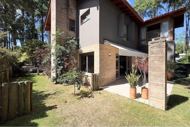 Casa com 4 quartos, TODOS suítes, em Condomínio exclusivo, na Praia de Atlantida, Xangrila Av Central Xangri-lá - 