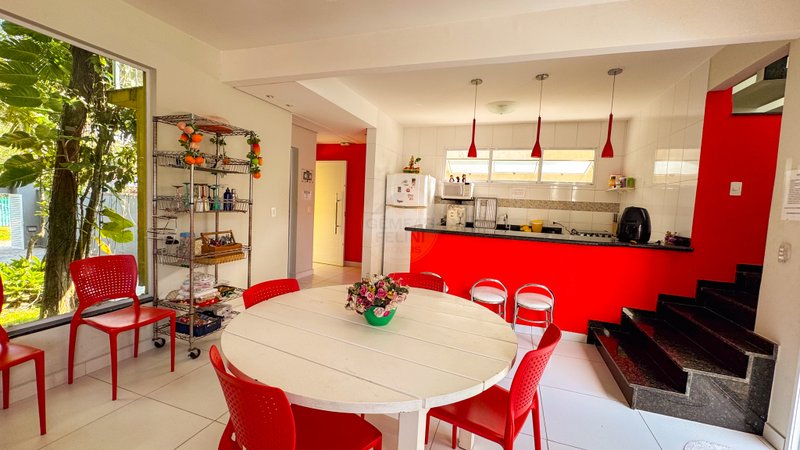 Casa Exclusiva com Natureza e Lazer na Praia de Barra do Una  São Sebastião - 