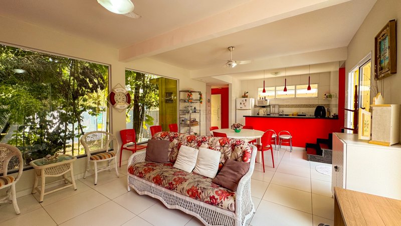 Casa Exclusiva com Natureza e Lazer na Praia de Barra do Una  São Sebastião - 