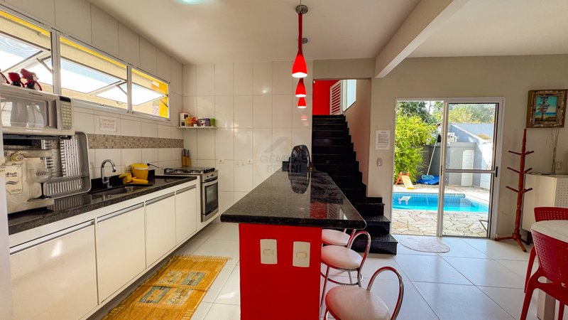 Casa Exclusiva com Natureza e Lazer na Praia de Barra do Una  São Sebastião - 