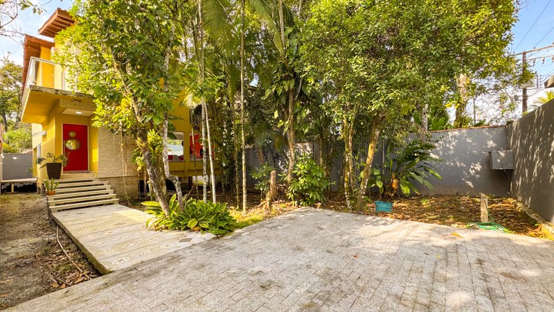 Casa Exclusiva com Natureza e Lazer na Praia de Barra do Una  São Sebastião - 