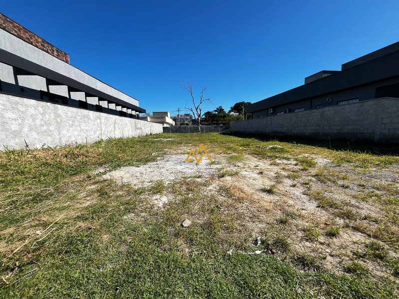 Terreno 387m2 à venda por R$180.000,00 (Condomínio Jardim Ubá Ubatiba) Rodovia. Vereador Oldemar Guedes Figueiredo Maricá - 