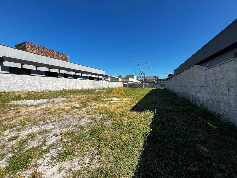 Terreno 387m2 à venda por R$180.000,00 (Condomínio Jardim Ubá Ubatiba) Rodovia. Vereador Oldemar Guedes Figueiredo Maricá - 