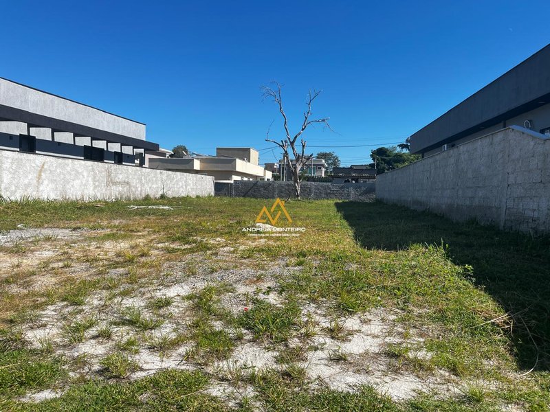 Terreno 387m2 à venda por R$180.000,00 (Condomínio Jardim Ubá Ubatiba) Rodovia. Vereador Oldemar Guedes Figueiredo Maricá - 