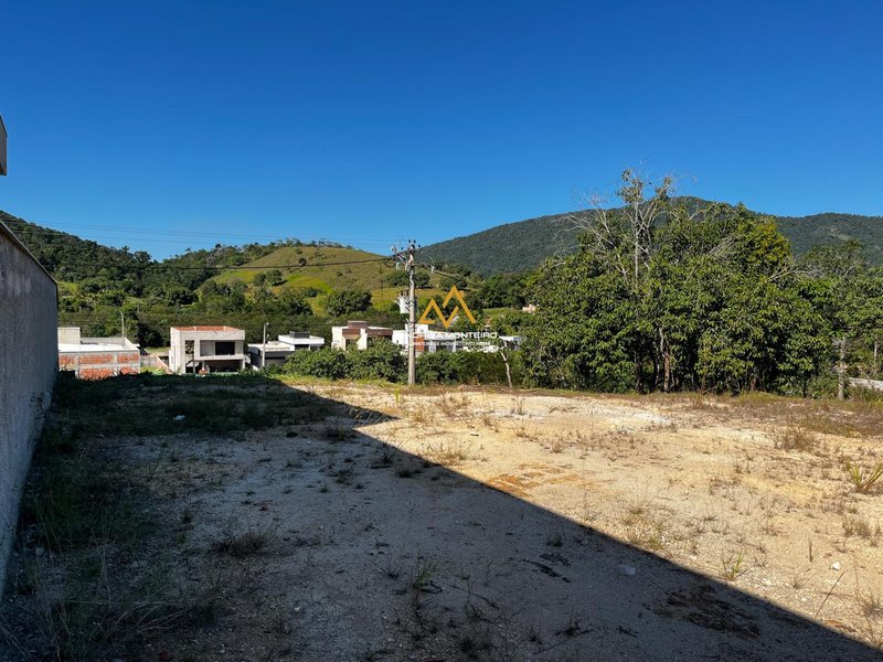 Terreno  360m2 à venda por R$130.000,00 (Condomínio Jardim Ubá Ubatiba) Rodovia. Vereador Oldemar Guedes Figueiredo Maricá - 
