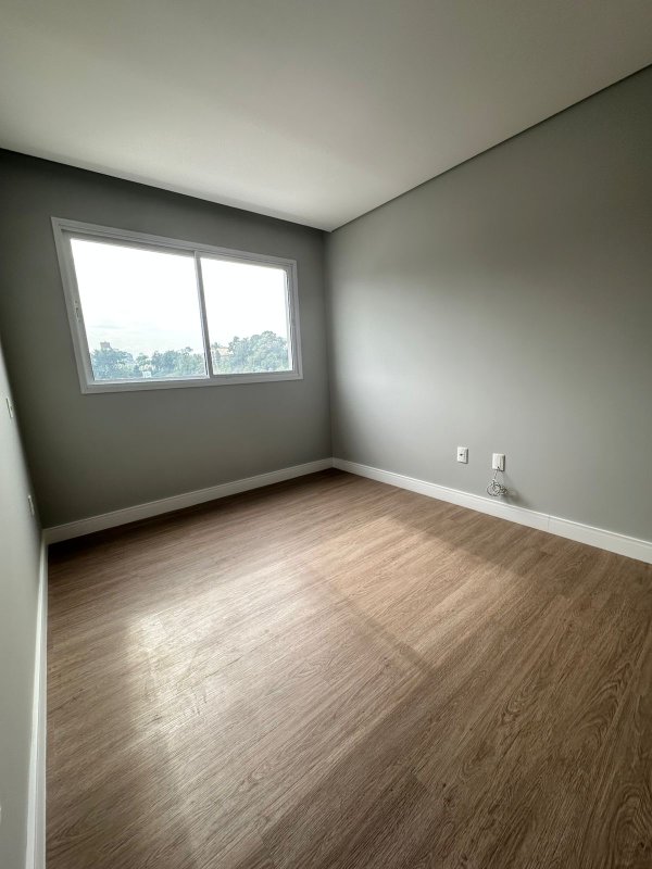 APARTAMENTO COM 1 SUÍTE MAIS 2 DORMITÓRIOS NO CENTRO - Brusque - 