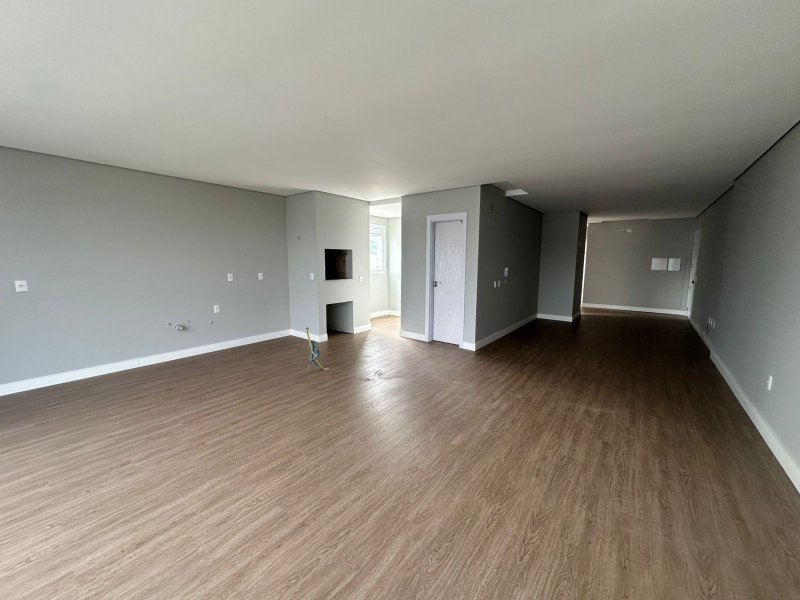APARTAMENTO COM 1 SUÍTE MAIS 2 DORMITÓRIOS NO CENTRO - Brusque - 