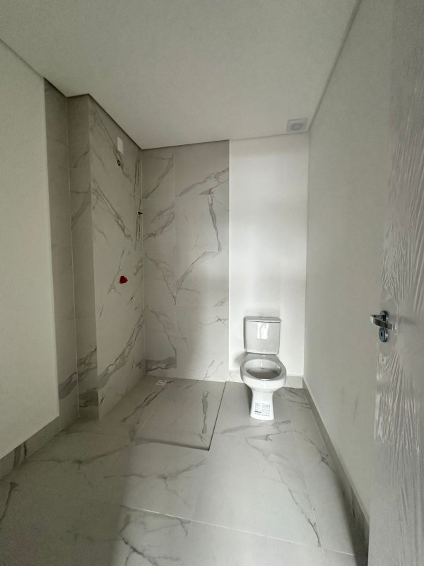 APARTAMENTO COM 1 SUÍTE MAIS 2 DORMITÓRIOS NO CENTRO - Brusque - 