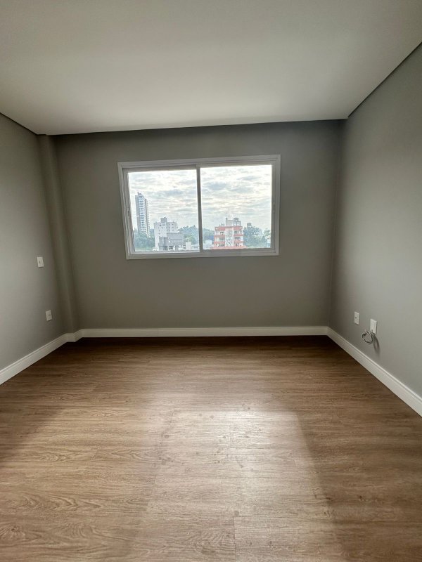 APARTAMENTO COM 1 SUÍTE MAIS 2 DORMITÓRIOS NO CENTRO - Brusque - 