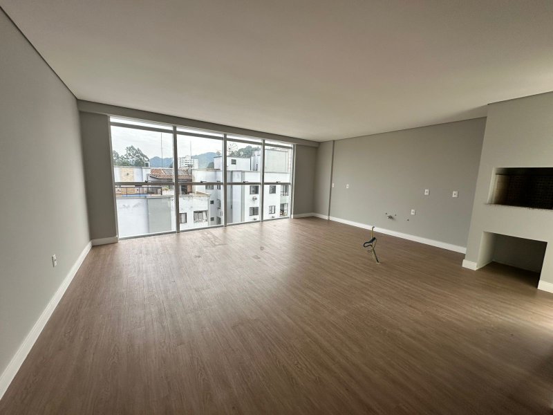 APARTAMENTO COM 1 SUÍTE MAIS 2 DORMITÓRIOS NO CENTRO - Brusque - 
