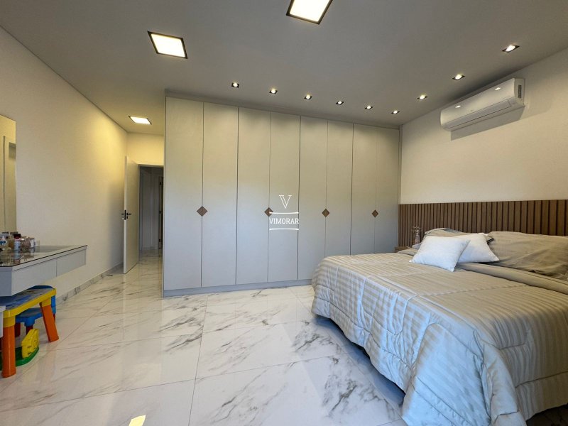 Sobrado em condomínio 3 dormitórios sendo 1 suíte + área gourmet com piscina - Santa Isabel - 
