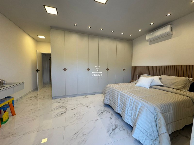 Sobrado em condomínio 3 dormitórios sendo 1 suíte + área gourmet com piscina - Santa Isabel - 