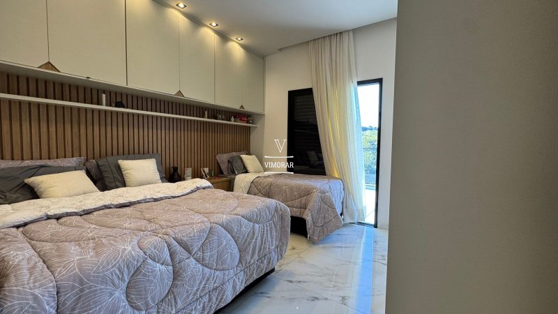 Sobrado em condomínio 3 dormitórios sendo 1 suíte + área gourmet com piscina - Santa Isabel - 