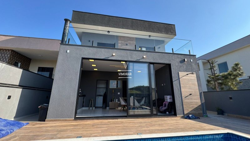 Sobrado em condomínio 3 dormitórios sendo 1 suíte + área gourmet com piscina - Santa Isabel - 