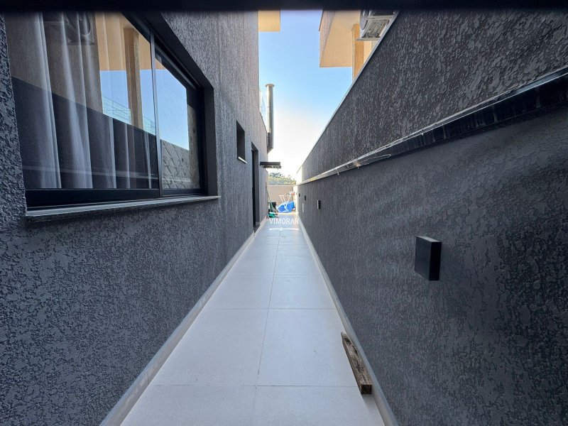 Sobrado em condomínio 3 dormitórios sendo 1 suíte + área gourmet com piscina - Santa Isabel - 
