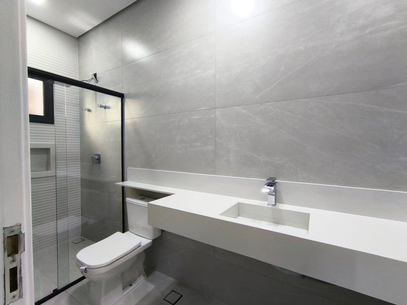 Casa Térrea com Pé-Direito Alto e Piscina no Veredas - Mogi das Cruzes - 