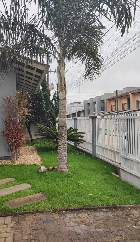 CASA COM 1 SUÍTE MAIS 2 DORMITÓRIOS E PISICNA NA LIMEIRA - Brusque - 