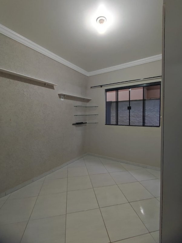 CASA COM 1 SUÍTE MAIS 2 DORMITÓRIOS E PISICNA NA LIMEIRA - Brusque - 