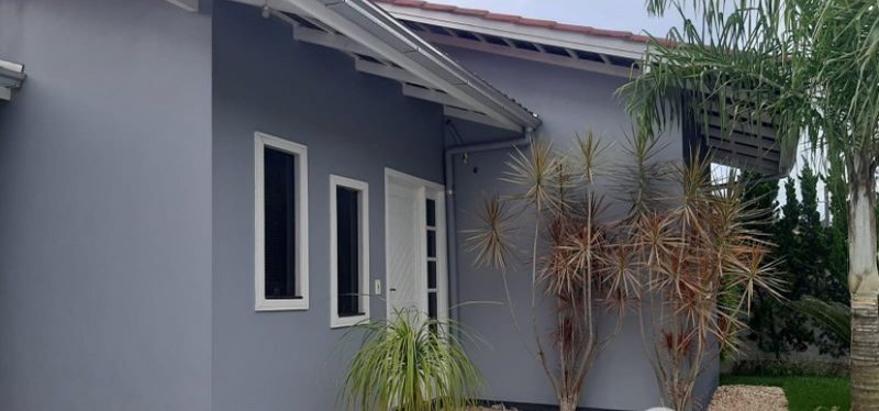 CASA COM 1 SUÍTE MAIS 2 DORMITÓRIOS E PISICNA NA LIMEIRA - Brusque - 