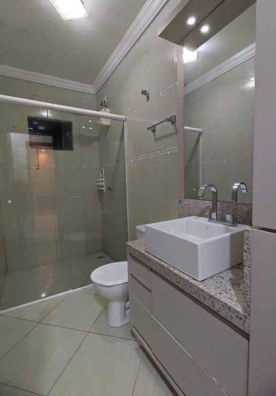 CASA COM 1 SUÍTE MAIS 2 DORMITÓRIOS E PISICNA NA LIMEIRA - Brusque - 