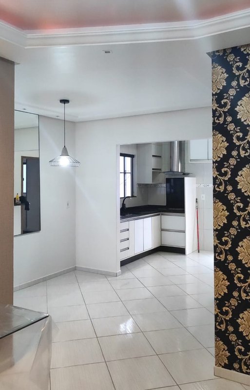 CASA COM 1 SUÍTE MAIS 2 DORMITÓRIOS E PISICNA NA LIMEIRA - Brusque - 