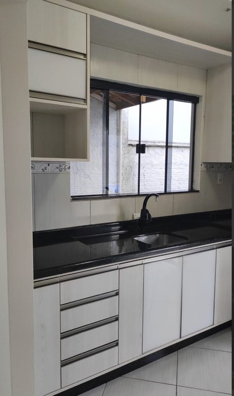 CASA COM 1 SUÍTE MAIS 2 DORMITÓRIOS E PISICNA NA LIMEIRA - Brusque - 