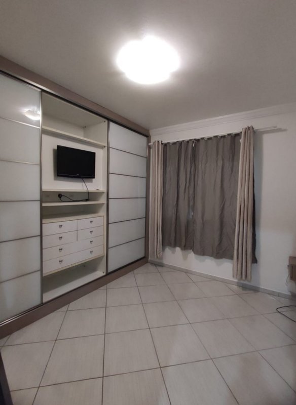 CASA COM 1 SUÍTE MAIS 2 DORMITÓRIOS E PISICNA NA LIMEIRA - Brusque - 