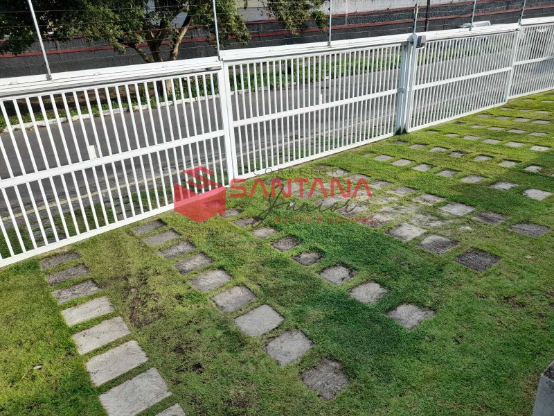 Apartamento 2/4 com planejados e ótima localização em Buraquinho Rua Aurelino Fróes Moreira Lauro de Freitas - 