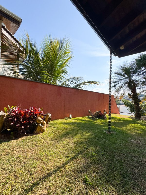 Casa em condominio com 5 dormitórios sendo 3 suites, vendida porteira fechada Rua Tomi Saburo Yamamoto Arujá - 