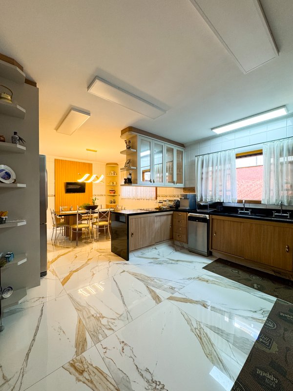 Casa em condominio com 5 dormitórios sendo 3 suites, vendida porteira fechada Rua Tomi Saburo Yamamoto Arujá - 