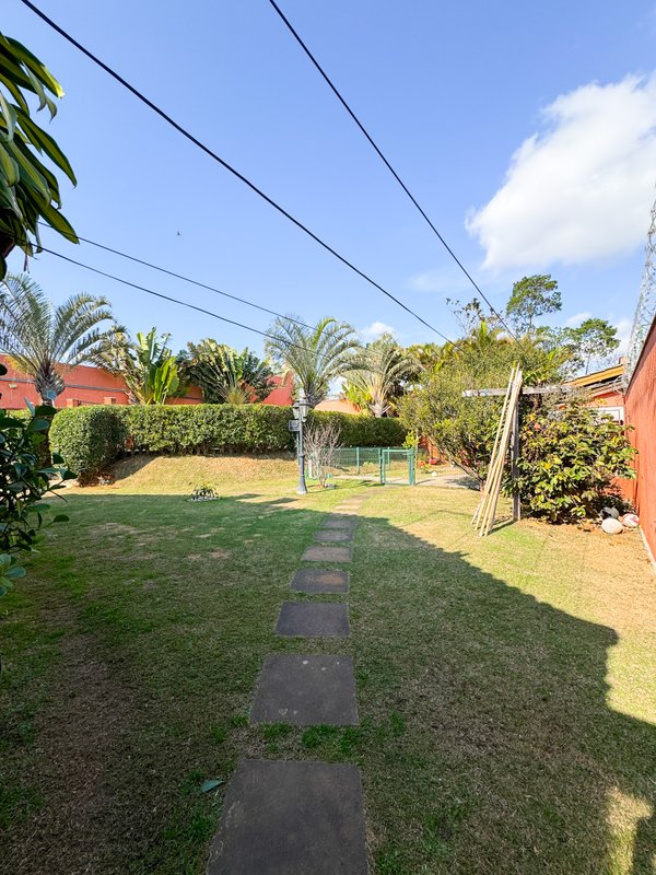 Casa em condominio com 5 dormitórios sendo 3 suites, vendida porteira fechada Rua Tomi Saburo Yamamoto Arujá - 